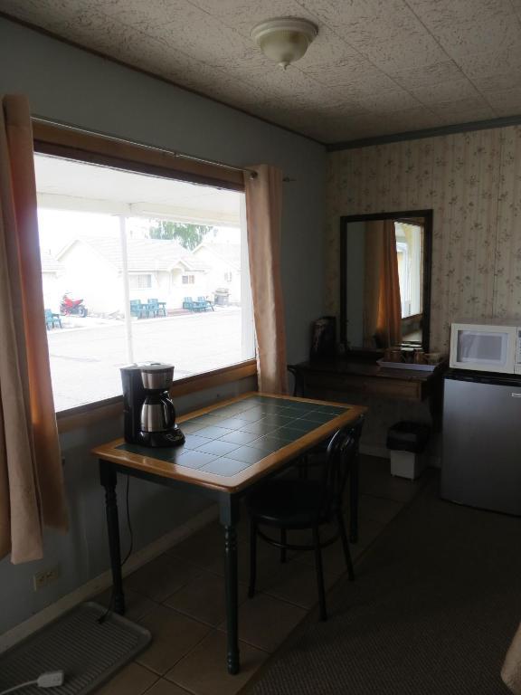 Fort Motel Fort Macleod Rum bild
