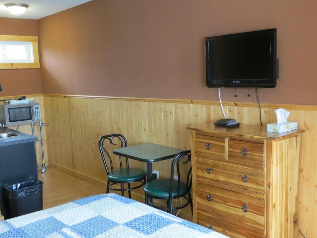 Fort Motel Fort Macleod Exteriör bild